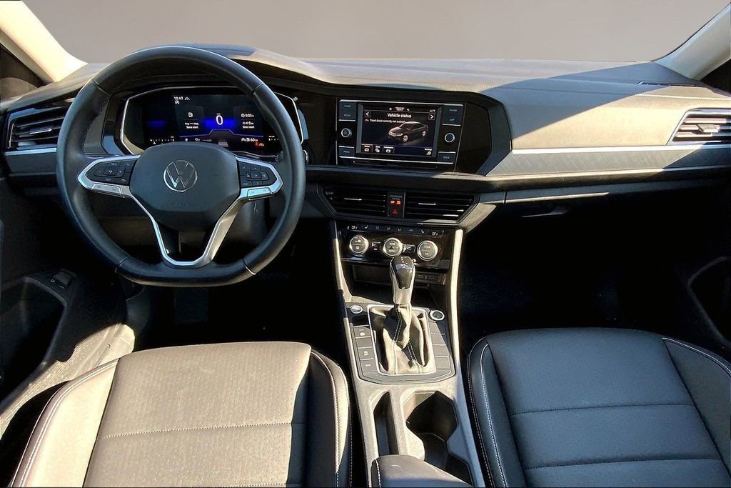 Used 2022 Volkswagen Jetta SE image 16