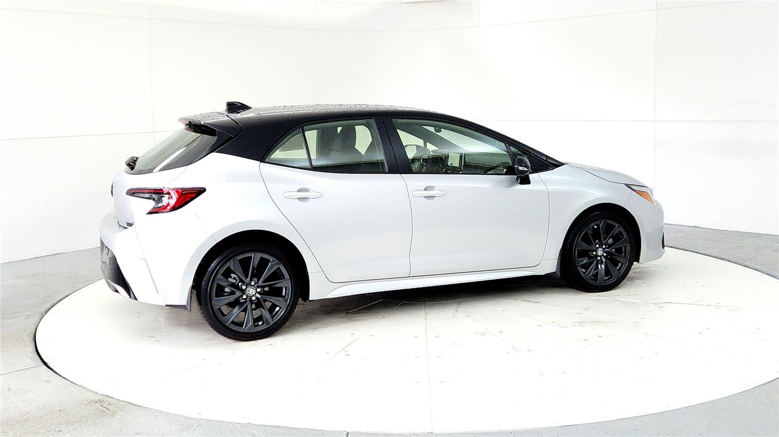 Certified 2025 Toyota Corolla XSE FWD image 6