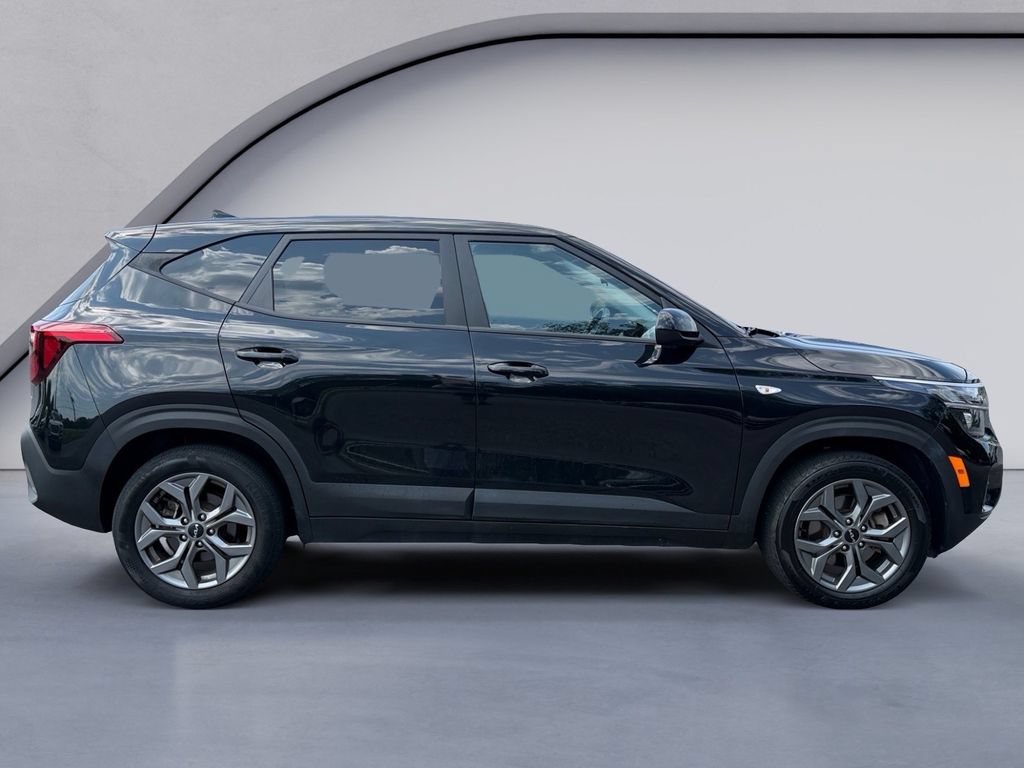 Used 2024 Kia Seltos LX AWD/4WD image 6