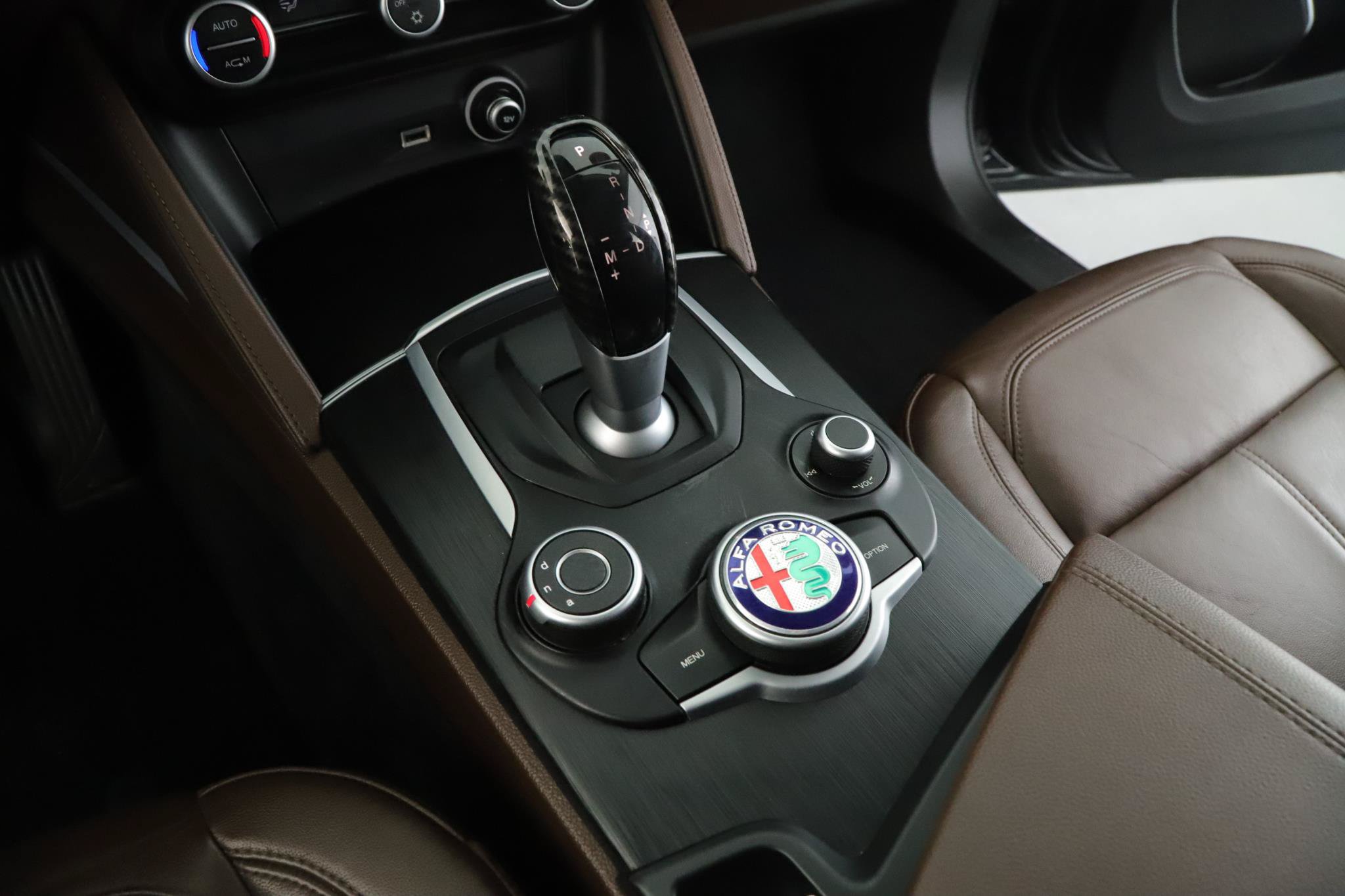 Used 2018 Alfa Romeo Stelvio AWD image 14