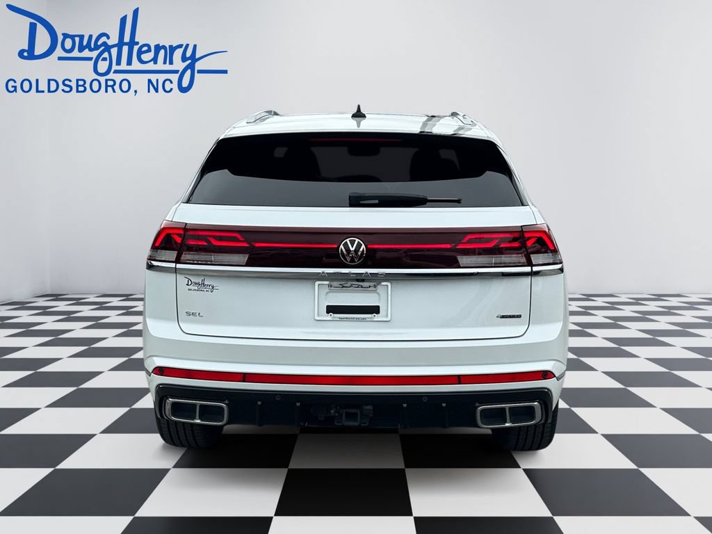 Used 2024 Volkswagen Atlas Cross Sport SEL R-Line AWD/4WD image 4