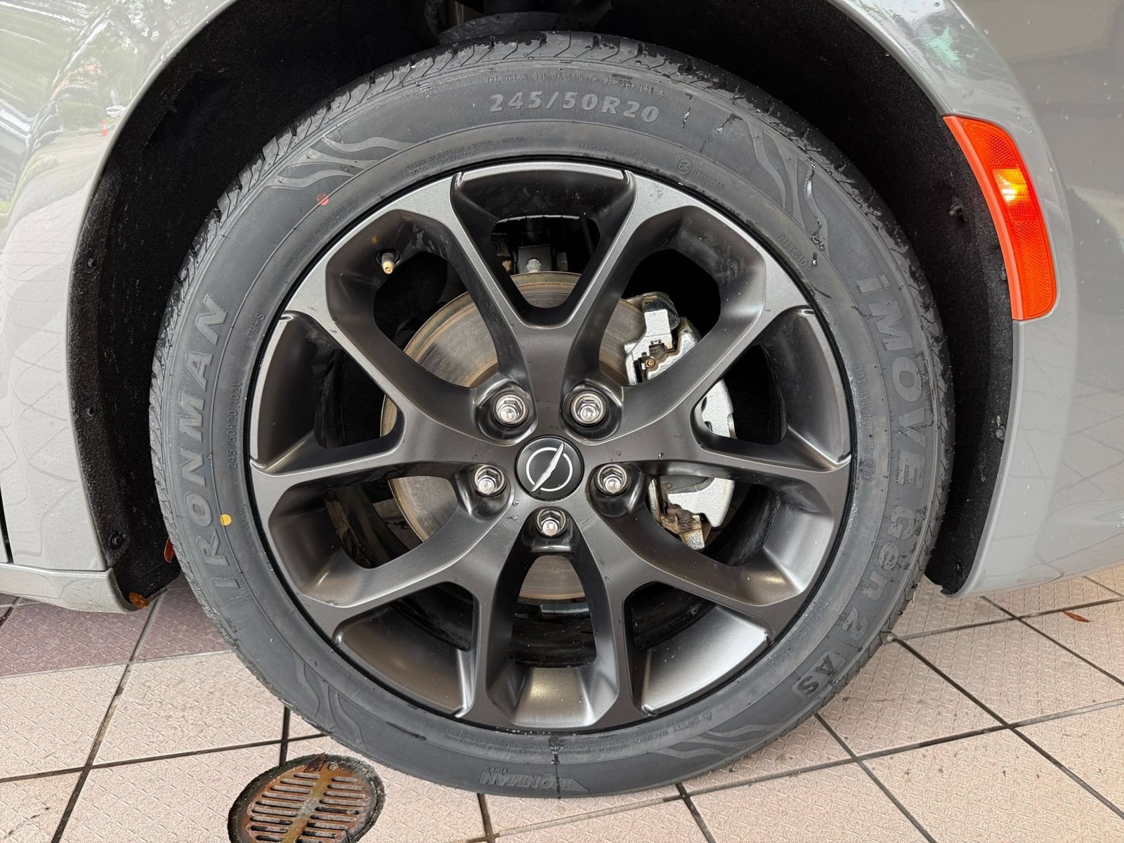Used 2025 Chrysler Pacifica Limited FWD image 44