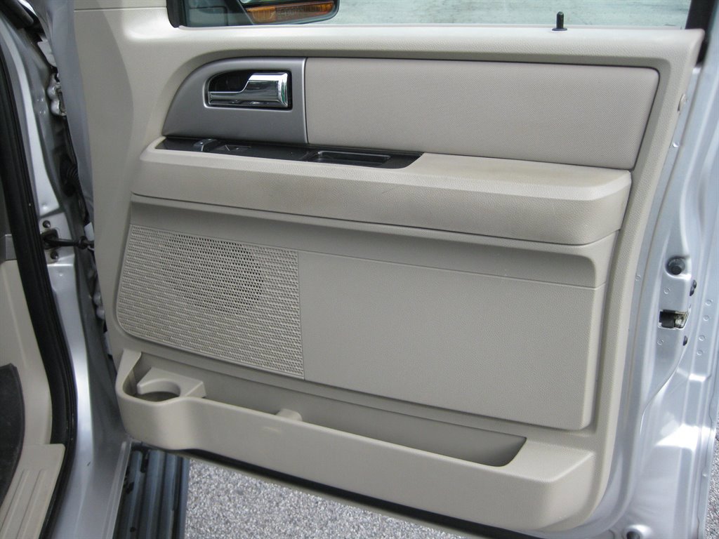 Used 2013 Ford Expedition Limited RWD image 40