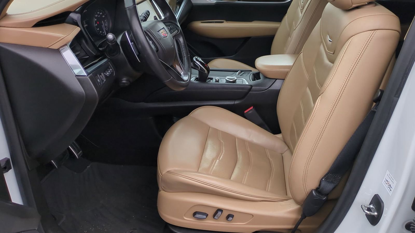 Used 2021 Cadillac XT6 Sport w/ LPO, ONYX Package image 17