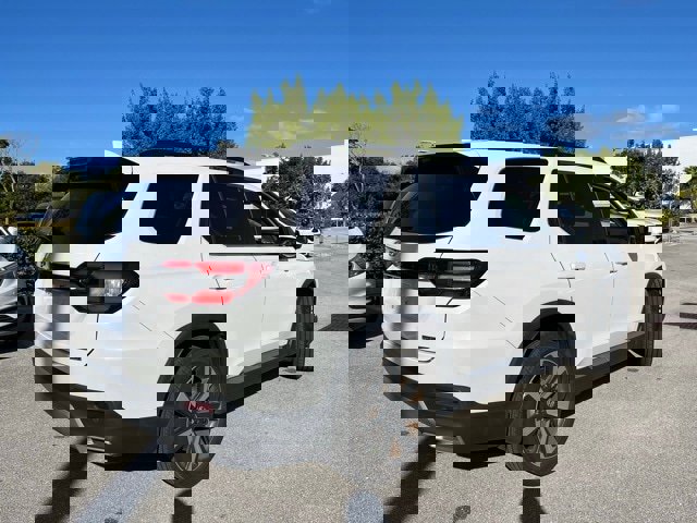 Used 2023 Honda Pilot Touring image 4