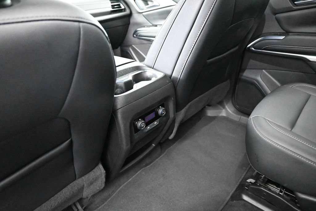 Used 2025 Chevrolet Traverse LT AWD/4WD image 18