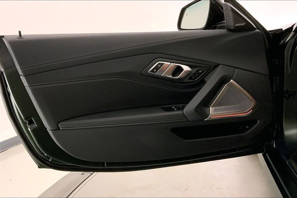 Used 2025 BMW Z4 M40i RWD image 22
