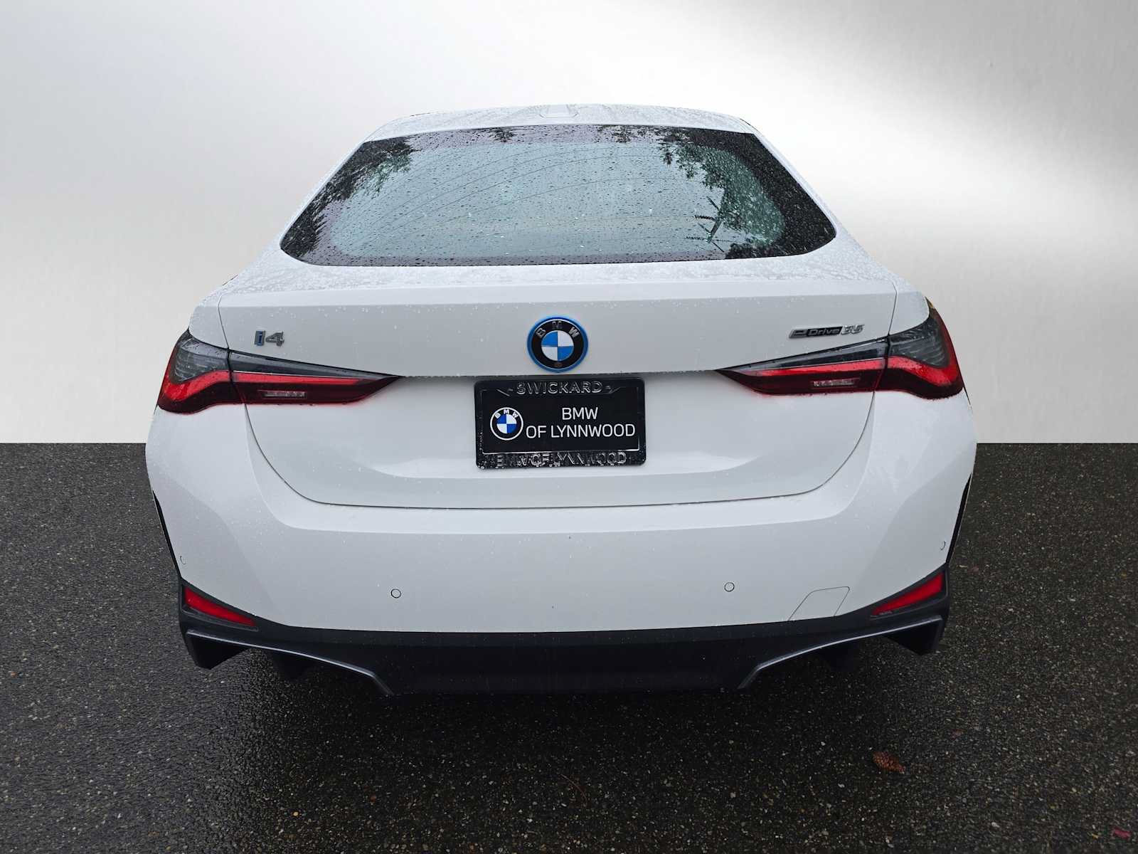 Used 2023 BMW i4 eDrive35 RWD image 4