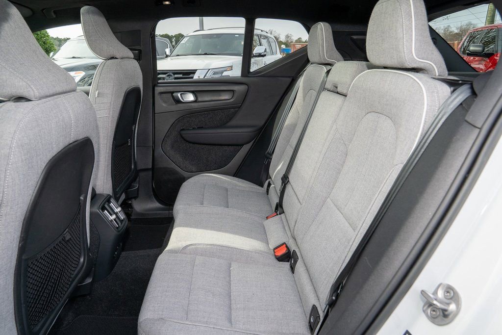 Used 2023 Volvo XC40 Recharge Ultimate image 16