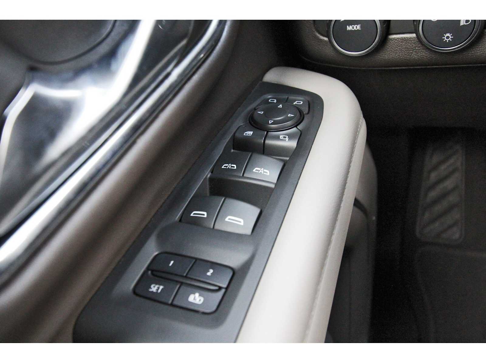 Used 2023 Chevrolet Tahoe Z71 w/ Luxury Package AWD/4WD image 20