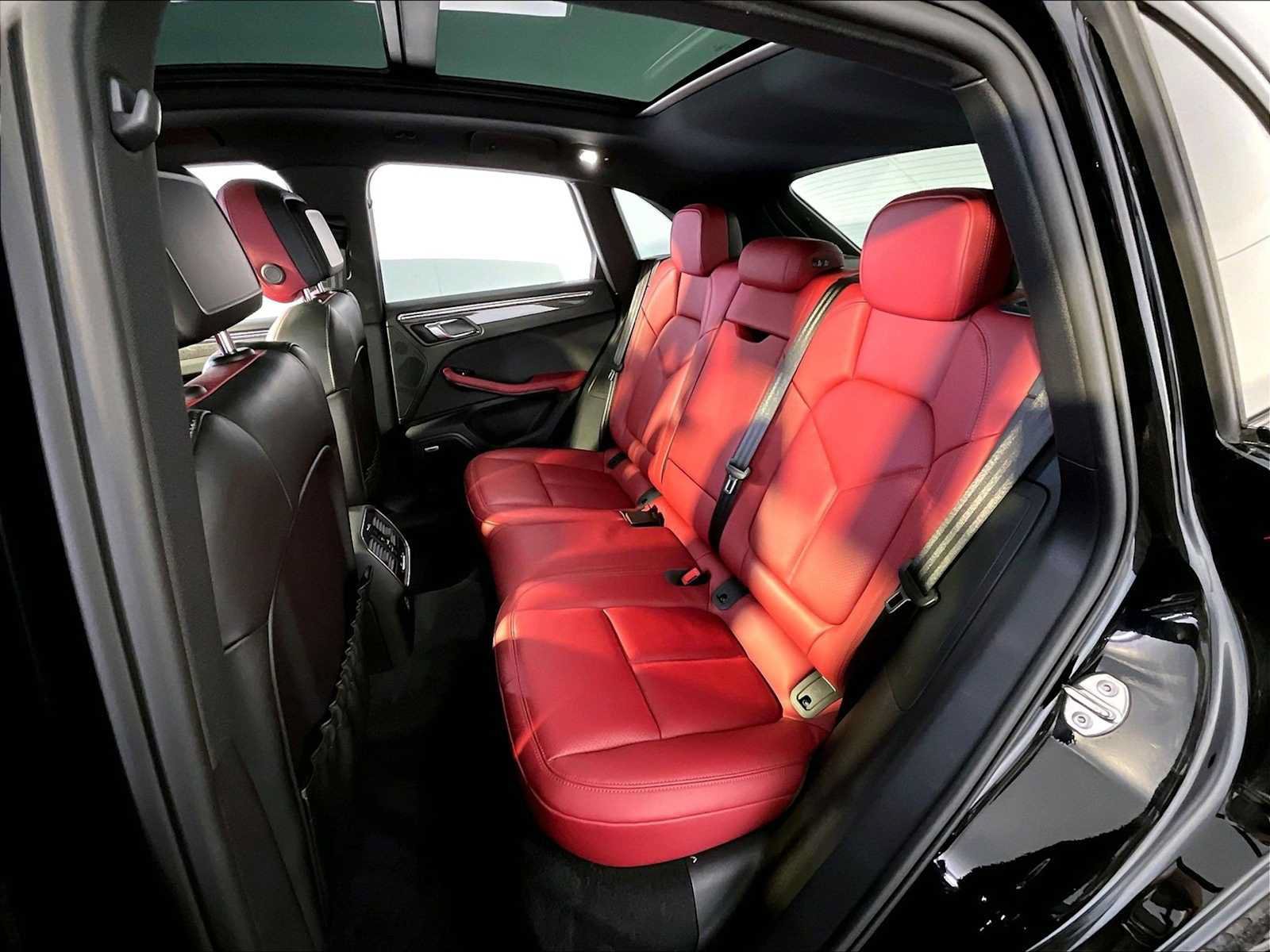 Certified 2024 Porsche Macan S AWD/4WD image 24