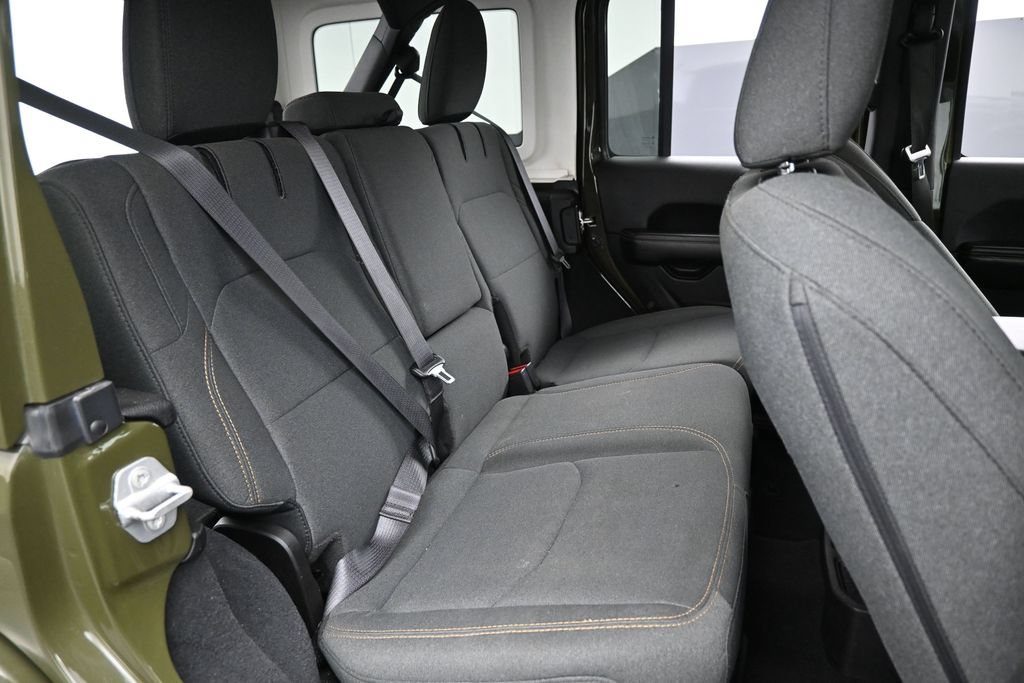 Used 2024 Jeep Wrangler Unlimited Sahara AWD/4WD image 31