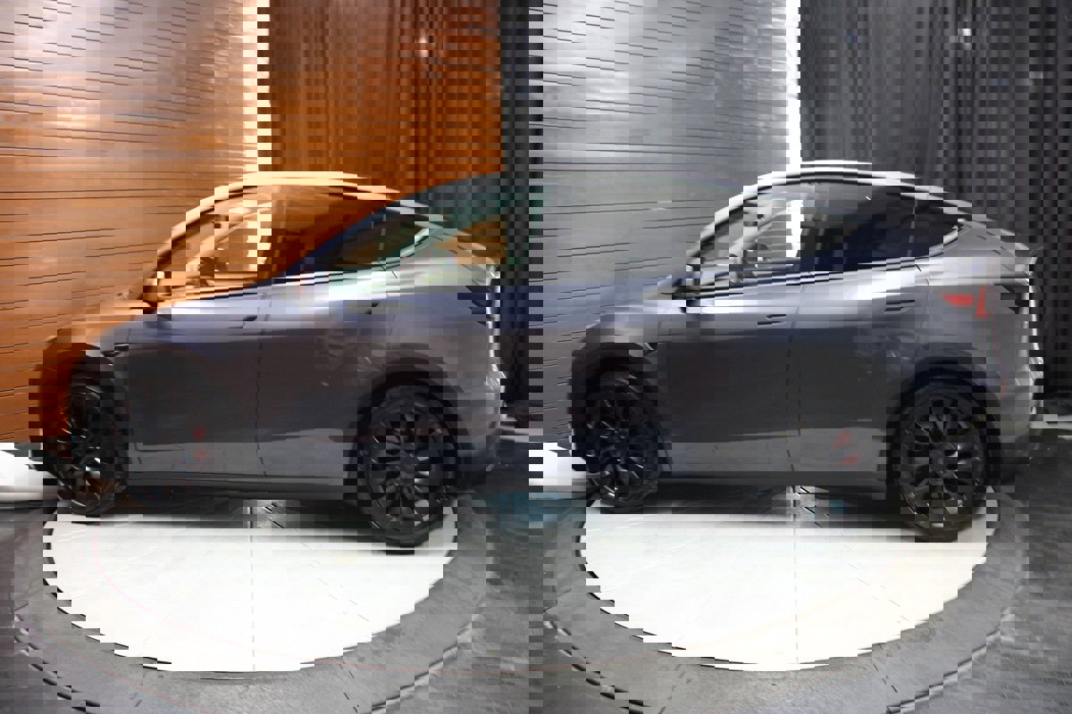 Used 2023 Tesla Model Y Performance image 8