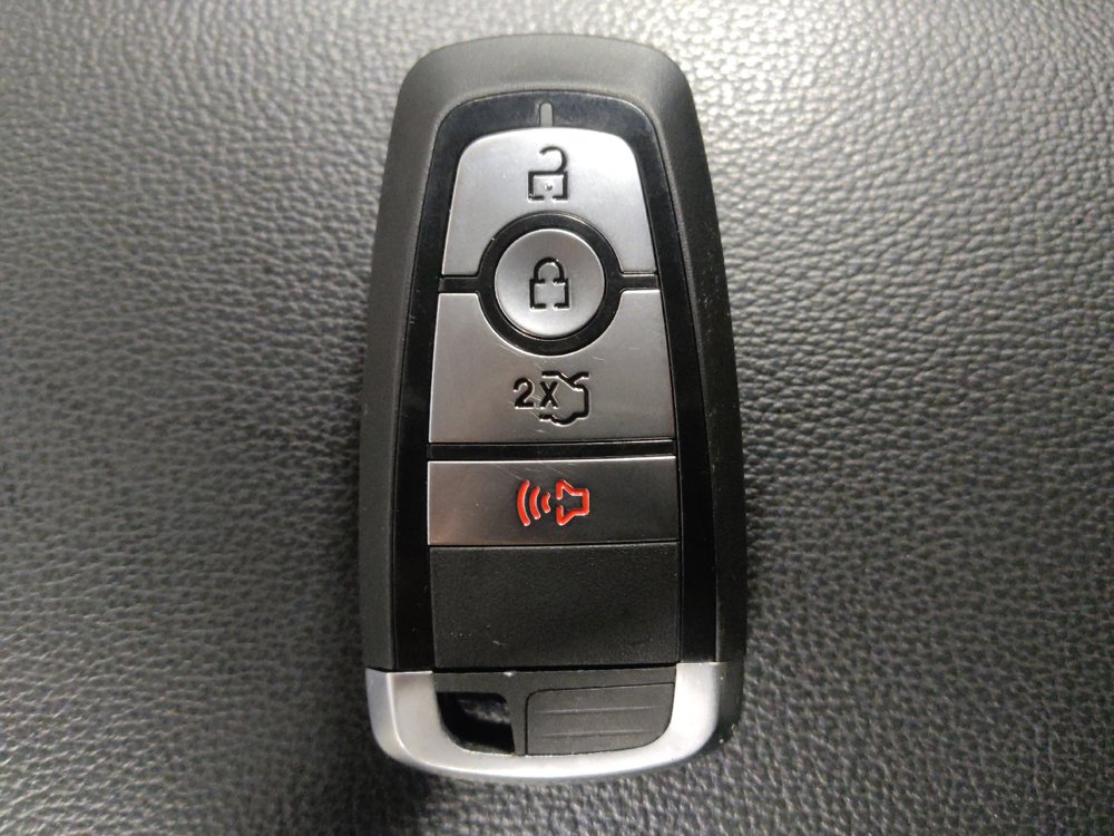 Used 2018 Ford Fusion SE w/ Fusion SE Technology Package FWD image 32