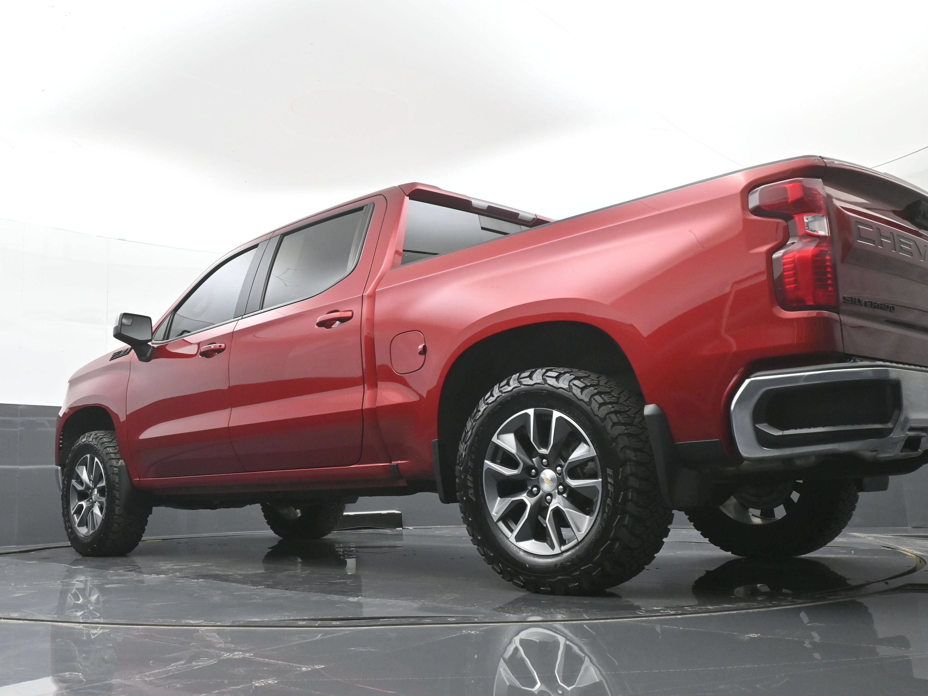 Used 2023 Chevrolet Silverado 1500 LT AWD/4WD image 36