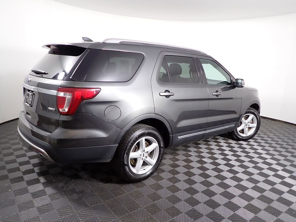 Used 2017 Ford Explorer XLT w/ Equipment Group 202A image 21