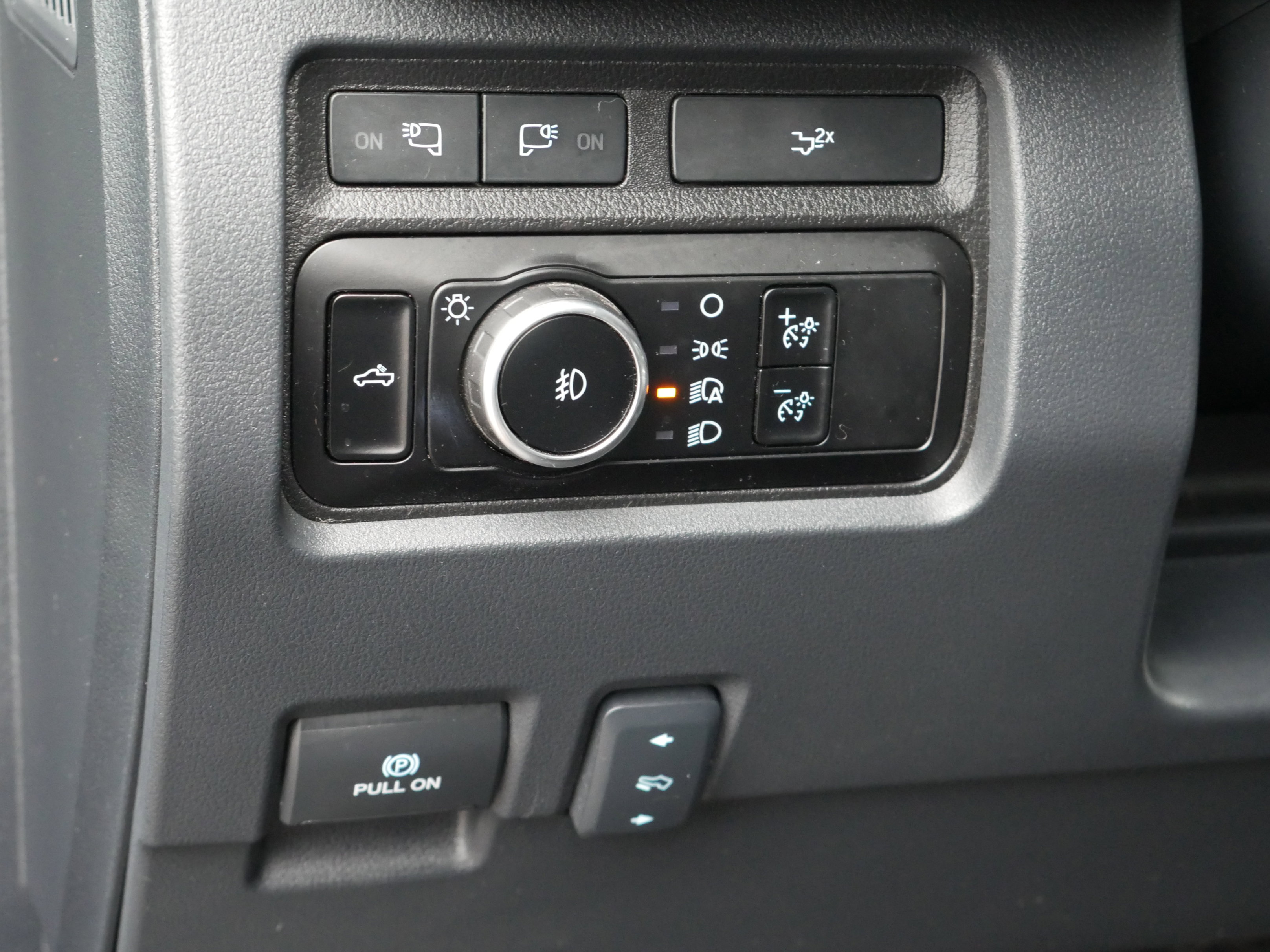 Certified 2023 Ford F350 Lariat w/ Black Appearance Package image 6