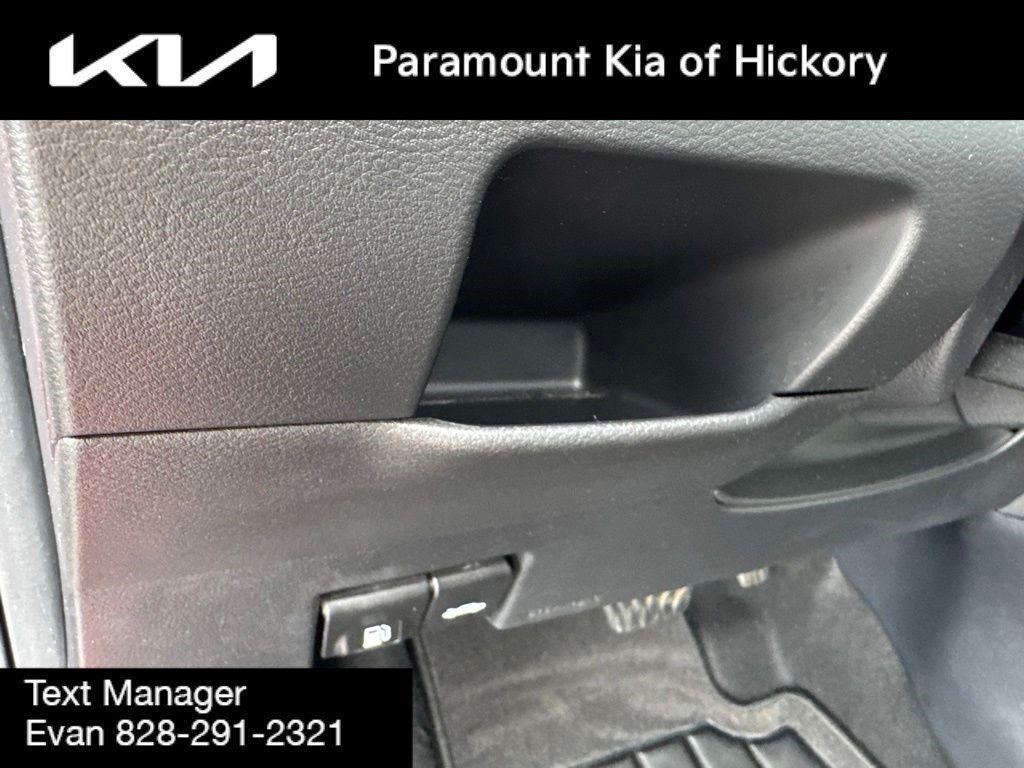 Used 2020 Nissan Kicks SV FWD image 17