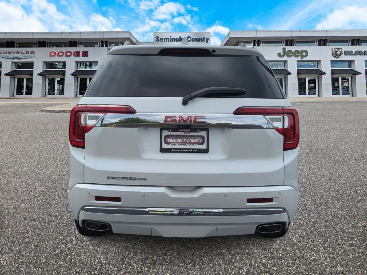 Used 2022 GMC Acadia Denali w/ Denali Technology Package FWD image 7