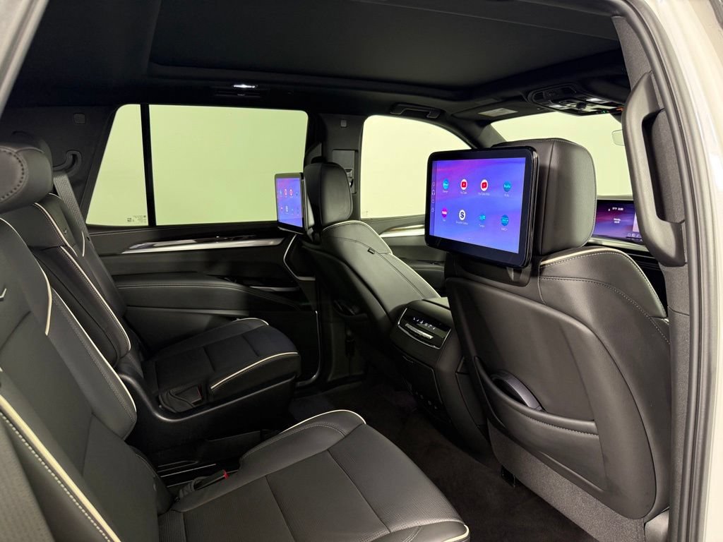 Used 2025 Cadillac Escalade Premium Luxury AWD/4WD image 17