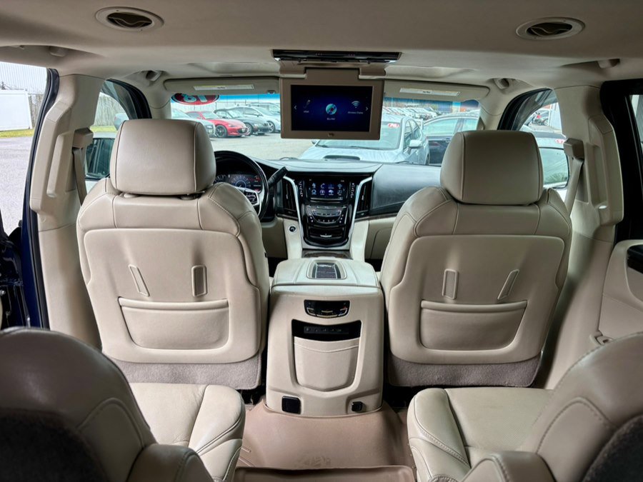 Used 2018 Cadillac Escalade Premium Luxury AWD/4WD image 30