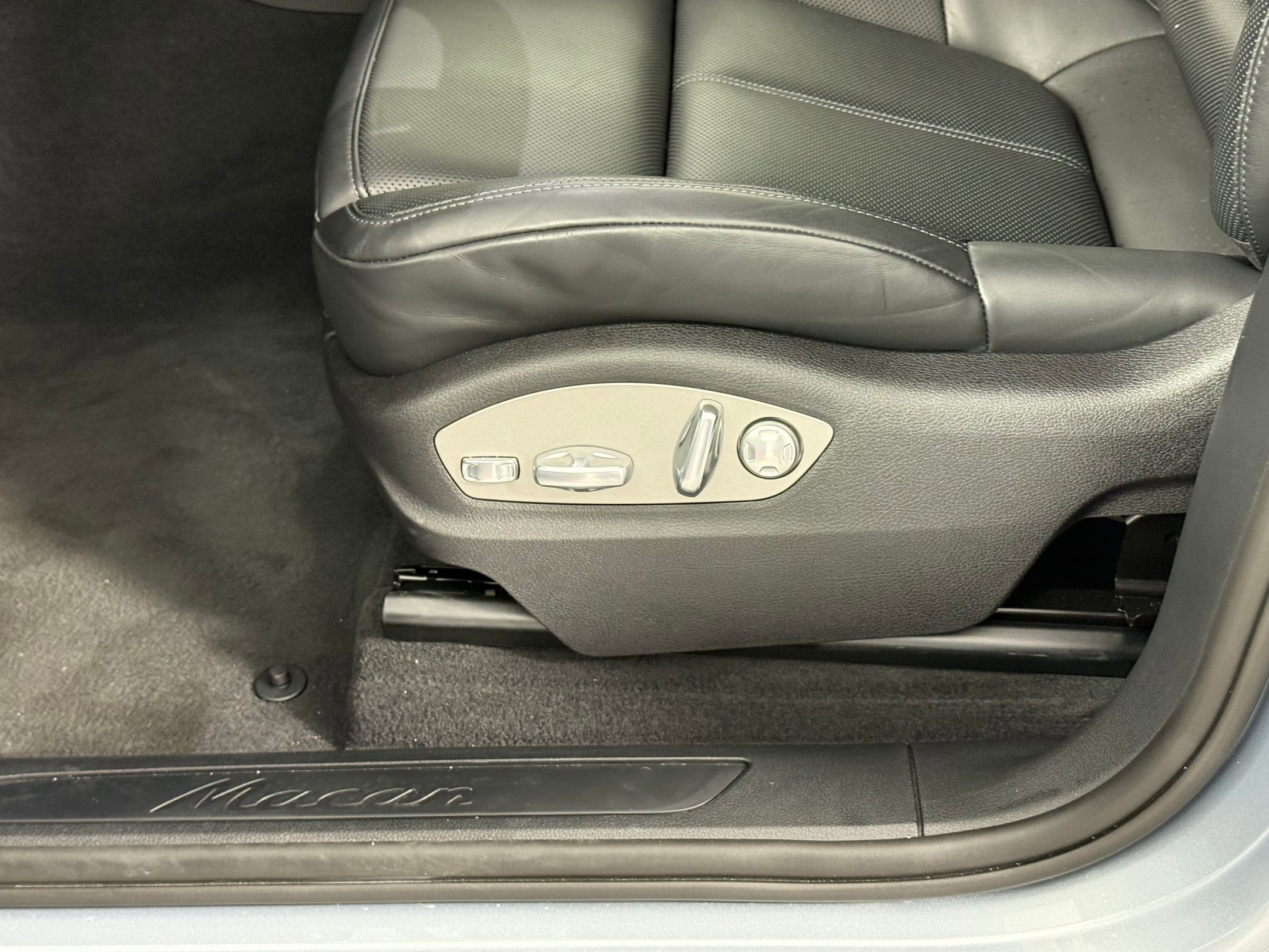 New 2025 Porsche Macan image 15