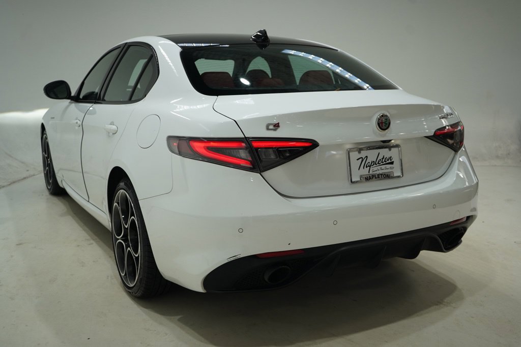 Used 2024 Alfa Romeo Giulia Veloce AWD/4WD image 5