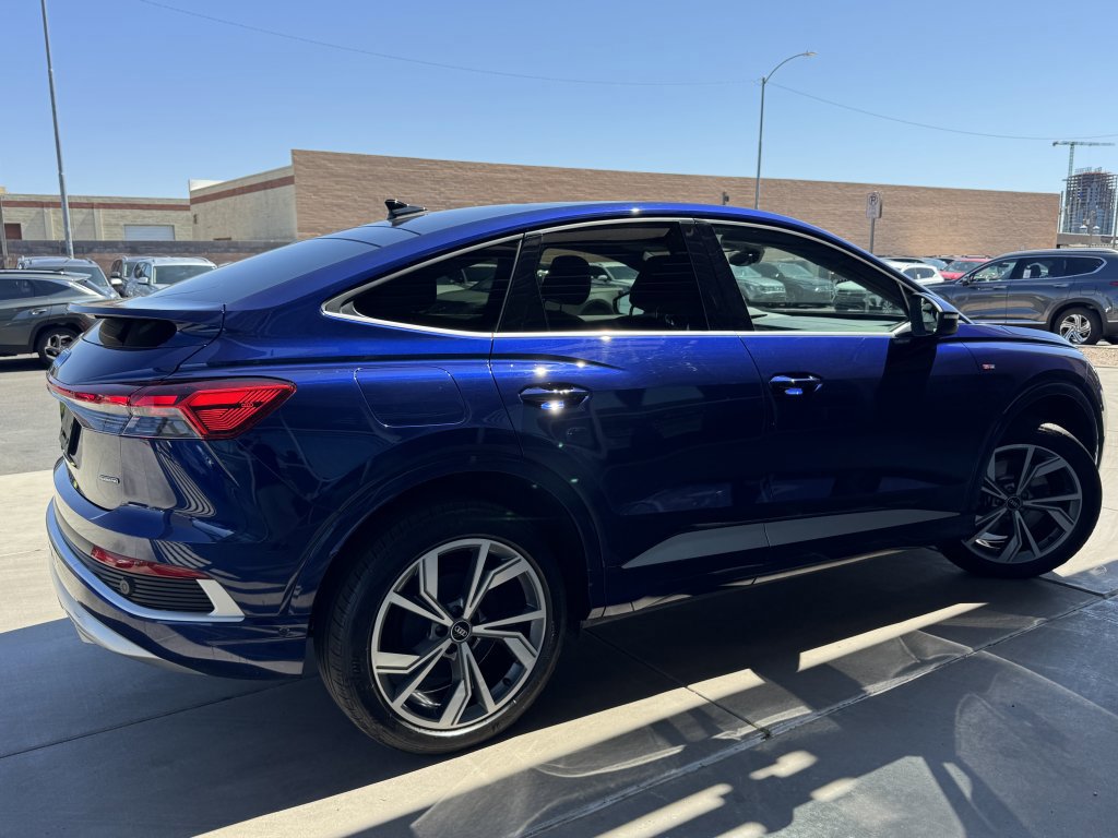 Used 2023 Audi Q4 e-tron Premium Plus w/ Premium Plus image 4