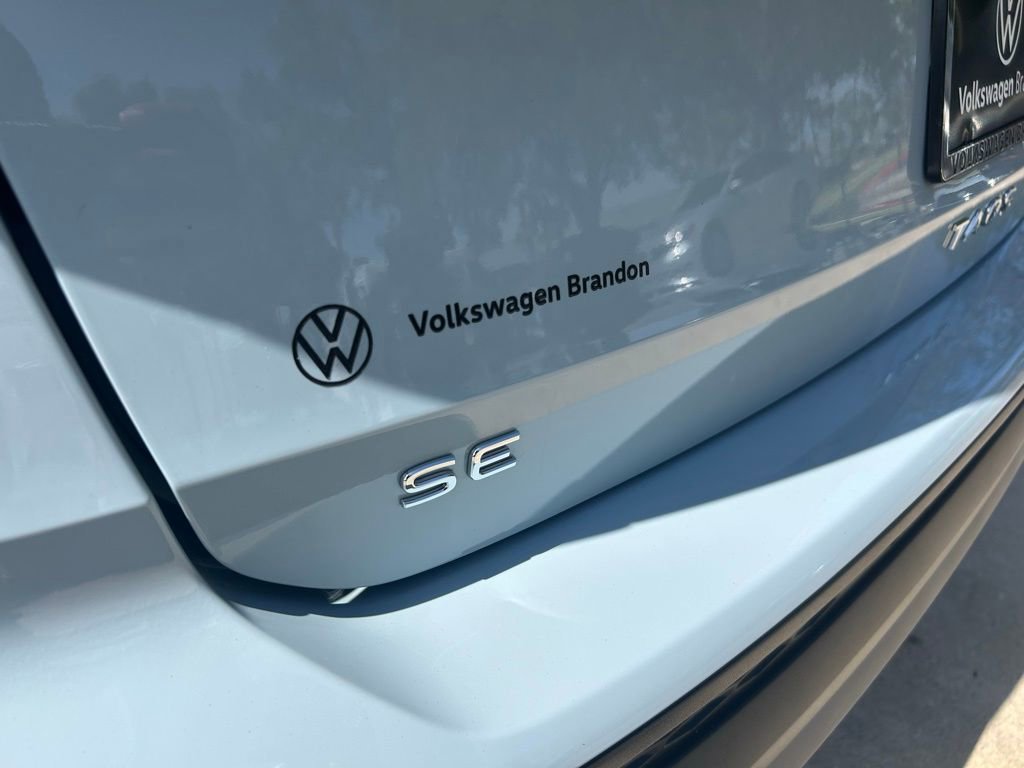 Certified 2025 Volkswagen Taos SE w/ Panoramic Sunroof Package FWD image 29