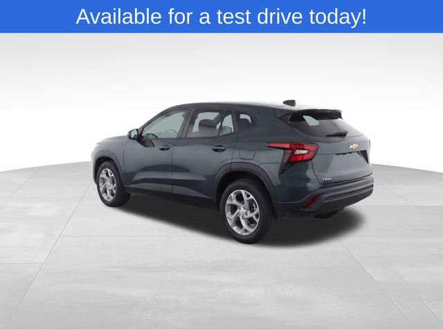Used 2025 Chevrolet Trax LS w/ LS Convenience Package FWD image 3