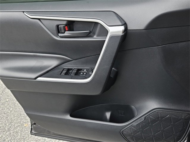 Used 2019 Toyota RAV4 LE image 29