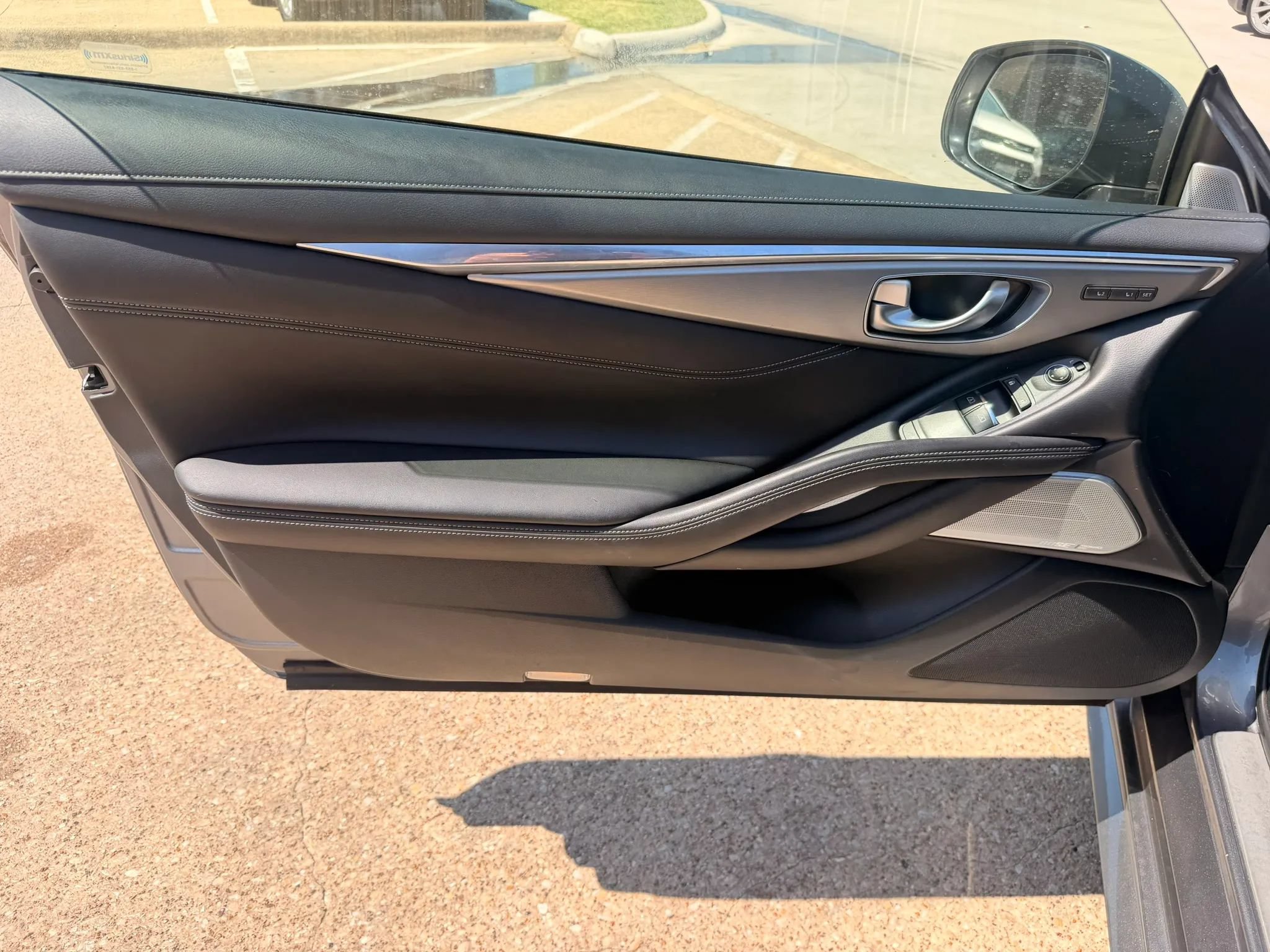 Used 2017 INFINITI Q60 3.0t w/ Premium Plus Package 3.0T RWD image 9