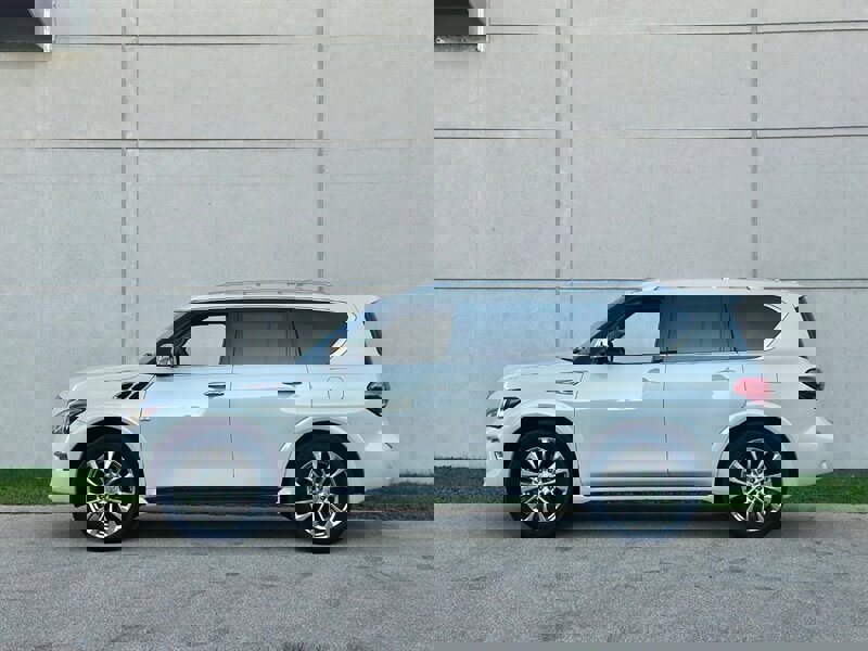Used 2017 INFINITI QX80 4WD w/ Deluxe Technology Package image 6