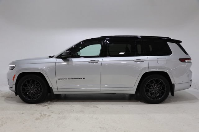 Used 2023 Jeep Grand Cherokee L Summit w/ Advanced Protech Group IV AWD/4WD image 4