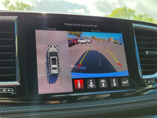 New 2024 Chrysler Pacifica Limited w/ Uconnect Theater Family Group image 21