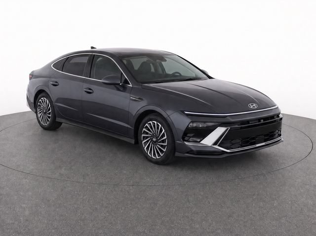 Certified 2025 Hyundai Sonata Limited FWD image 3