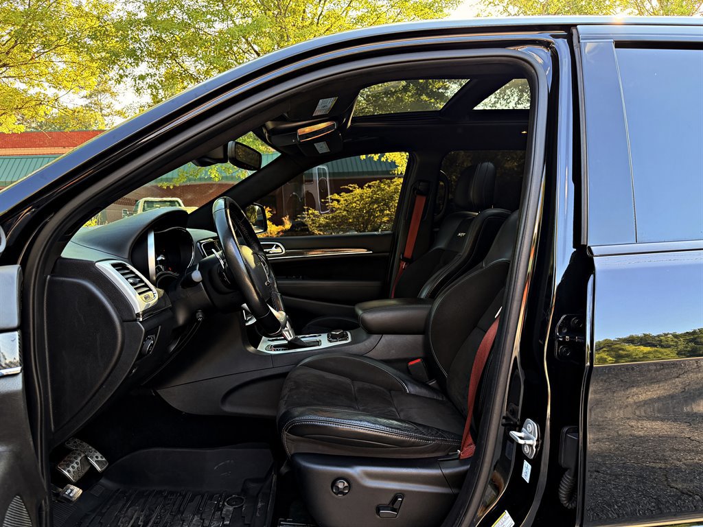 Used 2020 Jeep Grand Cherokee SRT AWD/4WD image 9