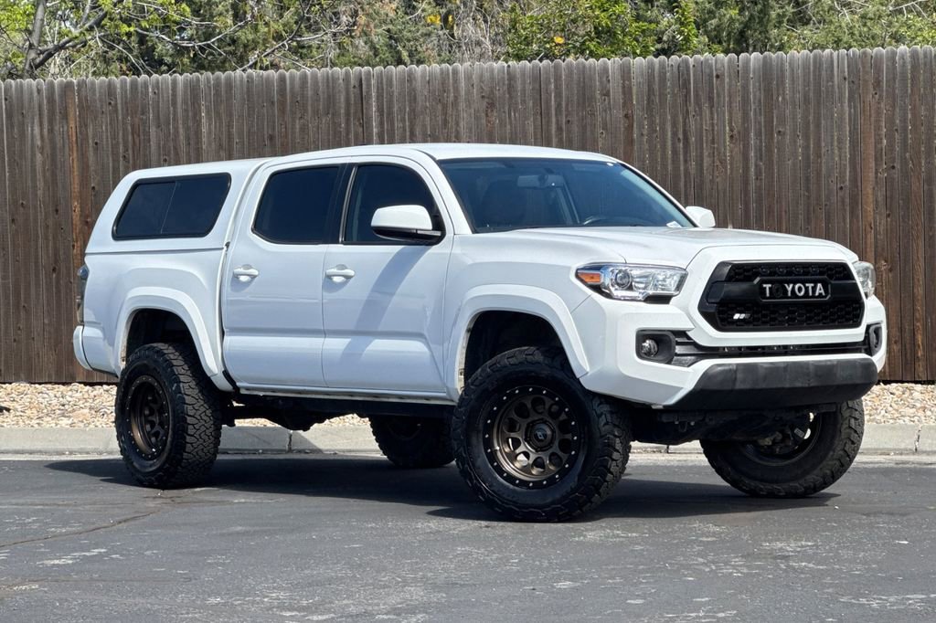 Used 2017 Toyota Tacoma SR5 w/ Tow Package AWD/4WD image 2