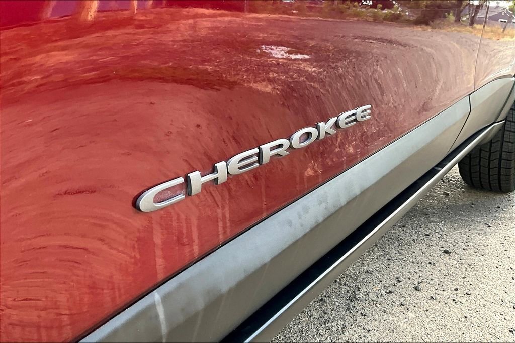 Used 2019 Jeep Cherokee Trailhawk AWD/4WD image 34