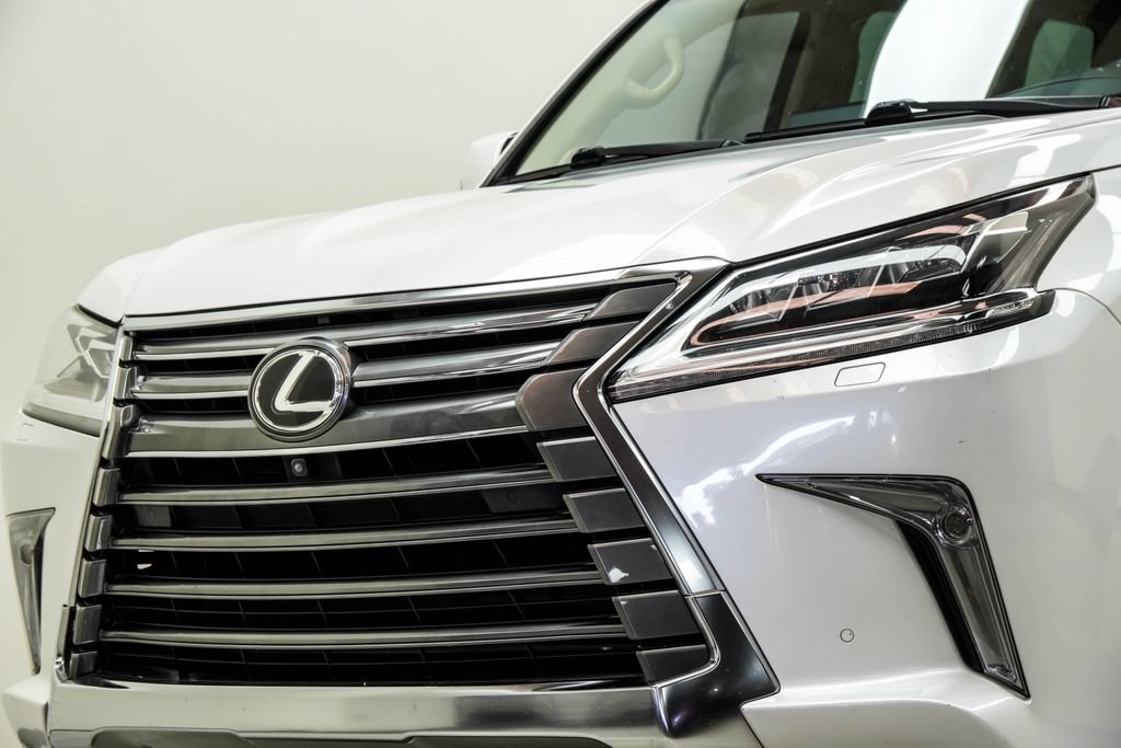 Used 2018 Lexus LX 570 4WD image 2