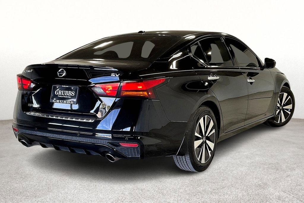 Used 2020 Nissan Altima 2.5 SV image 2