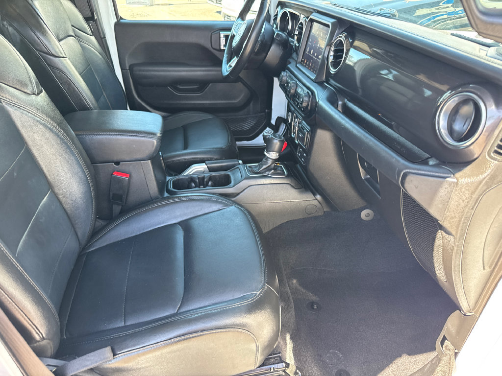 Used 2022 Jeep Wrangler Unlimited Sahara AWD/4WD image 16