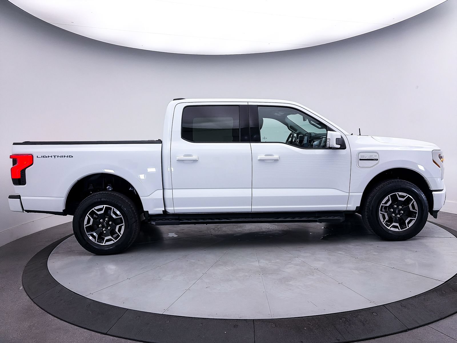 Used 2022 Ford F150 Lightning XLT AWD/4WD image 40