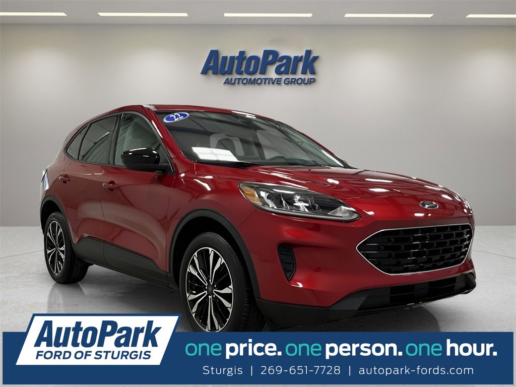 Used 2022 Ford Escape SE w/ SE Sport Appearance Package