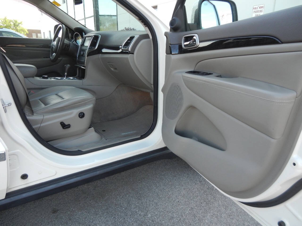Used 2011 Jeep Grand Cherokee Laredo AWD/4WD image 36