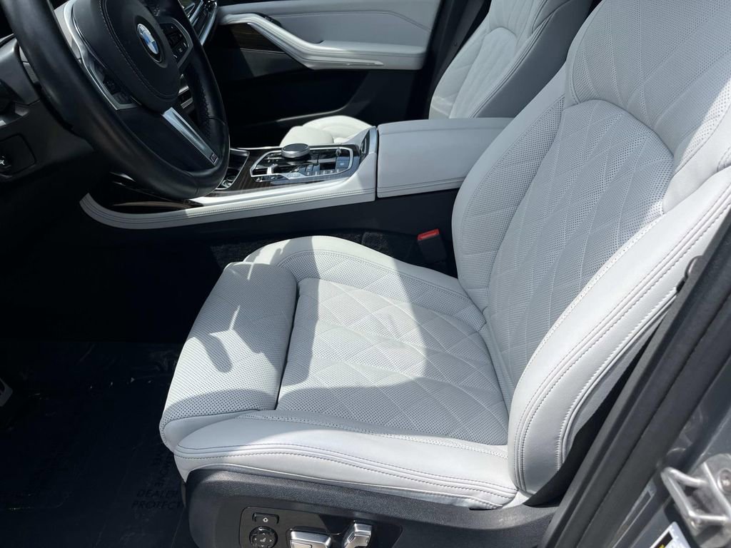 Used 2024 BMW X7 xDrive40i w/ M Sport Package AWD/4WD image 29
