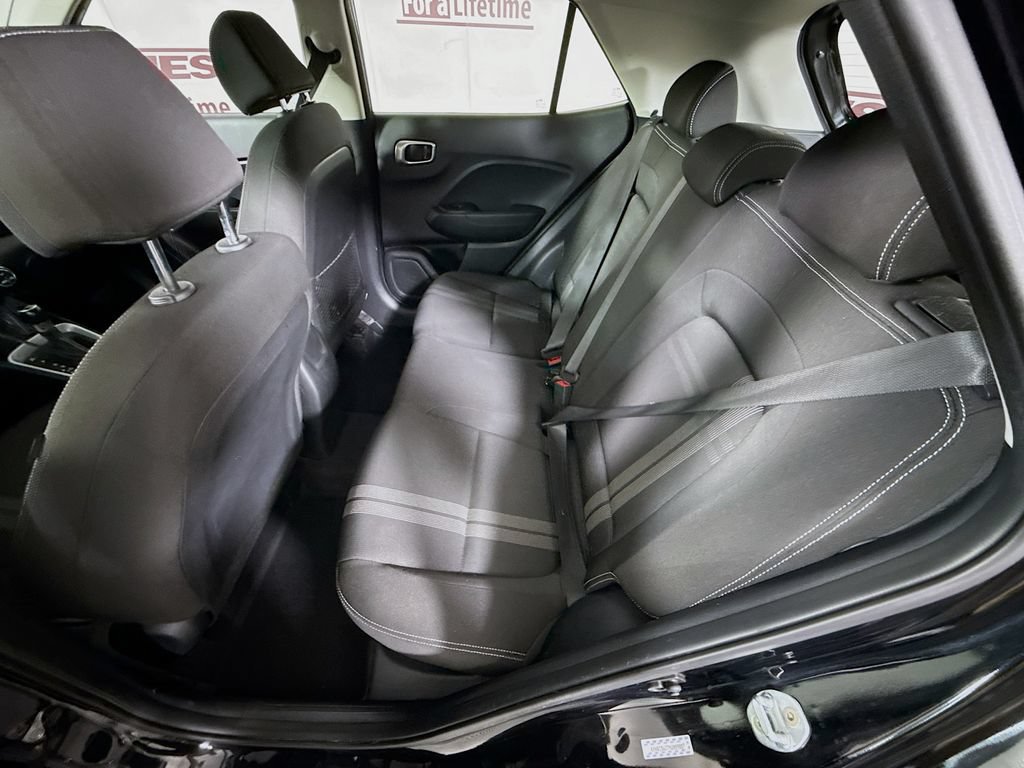 Certified 2021 Hyundai Venue SEL FWD image 26