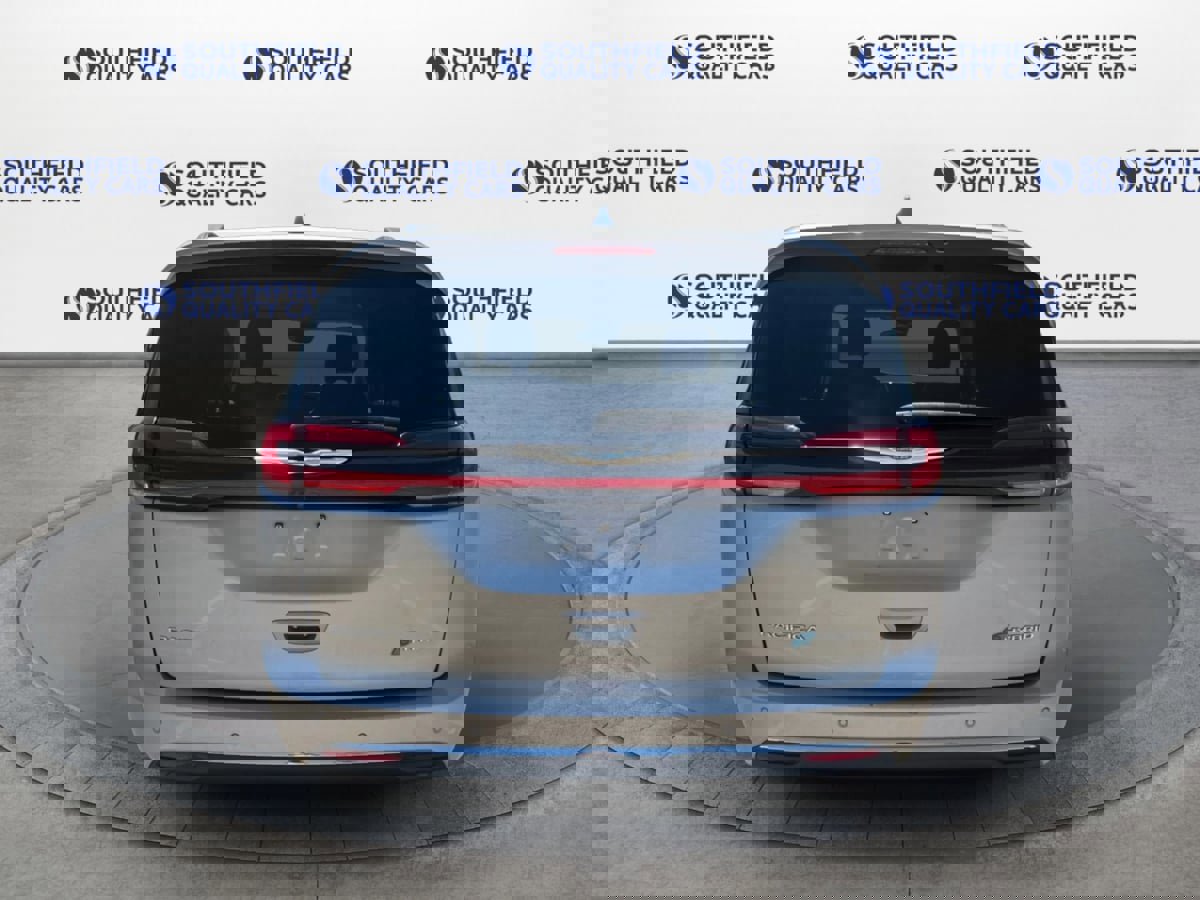 Used 2021 Chrysler Pacifica Touring-L image 5