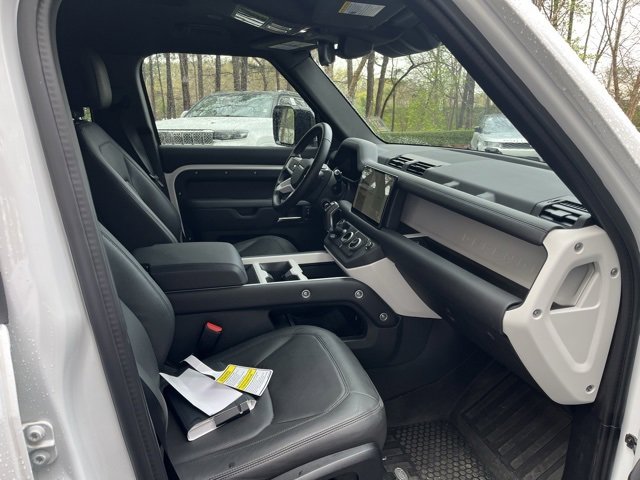 Certified 2025 Land Rover Defender 110 X-Dynamic SE image 11