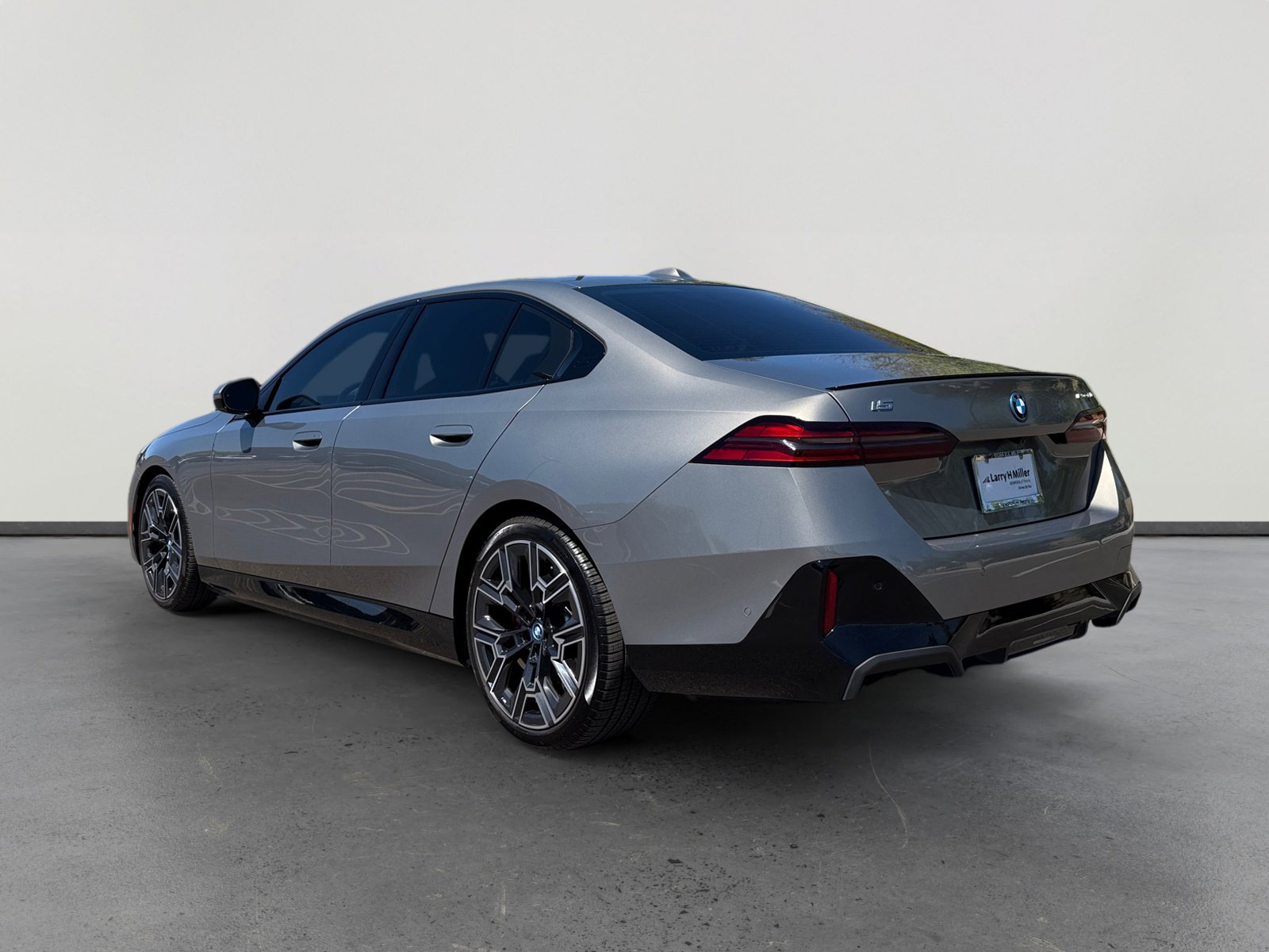 Used 2025 BMW i5 eDrive40i w/ M Sport Package image 3